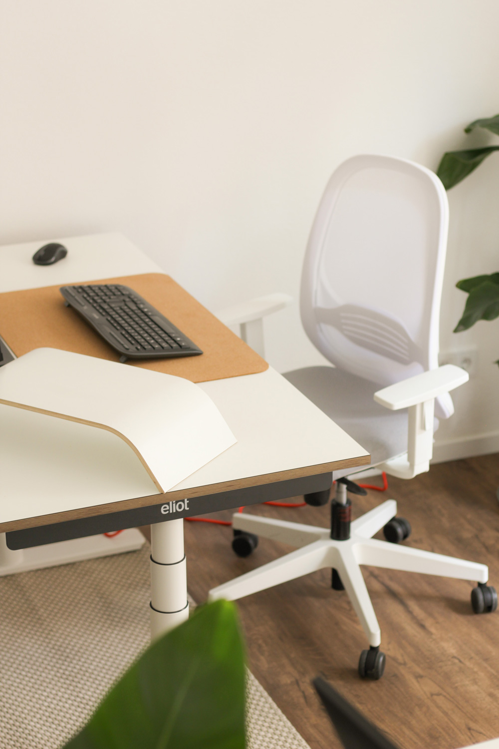 Schreibtisch in klimatisiertem Büro - Desk 2